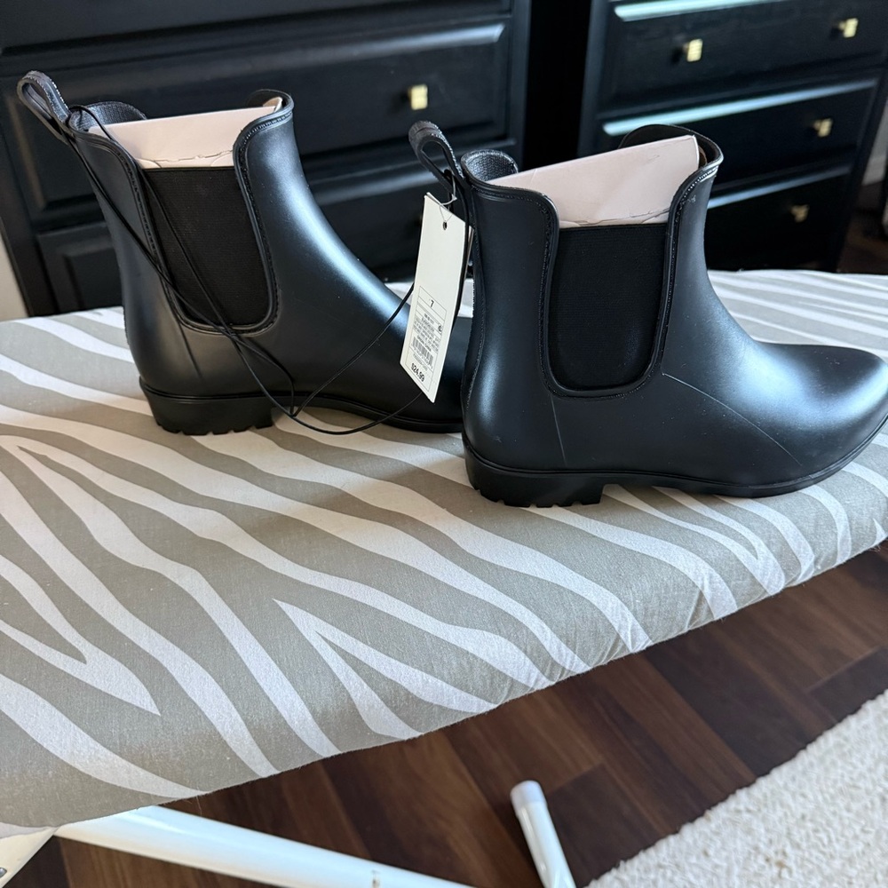 NWT A New Day Chelsea Ankle Boot Black Size 7 - Picture 4 of 12